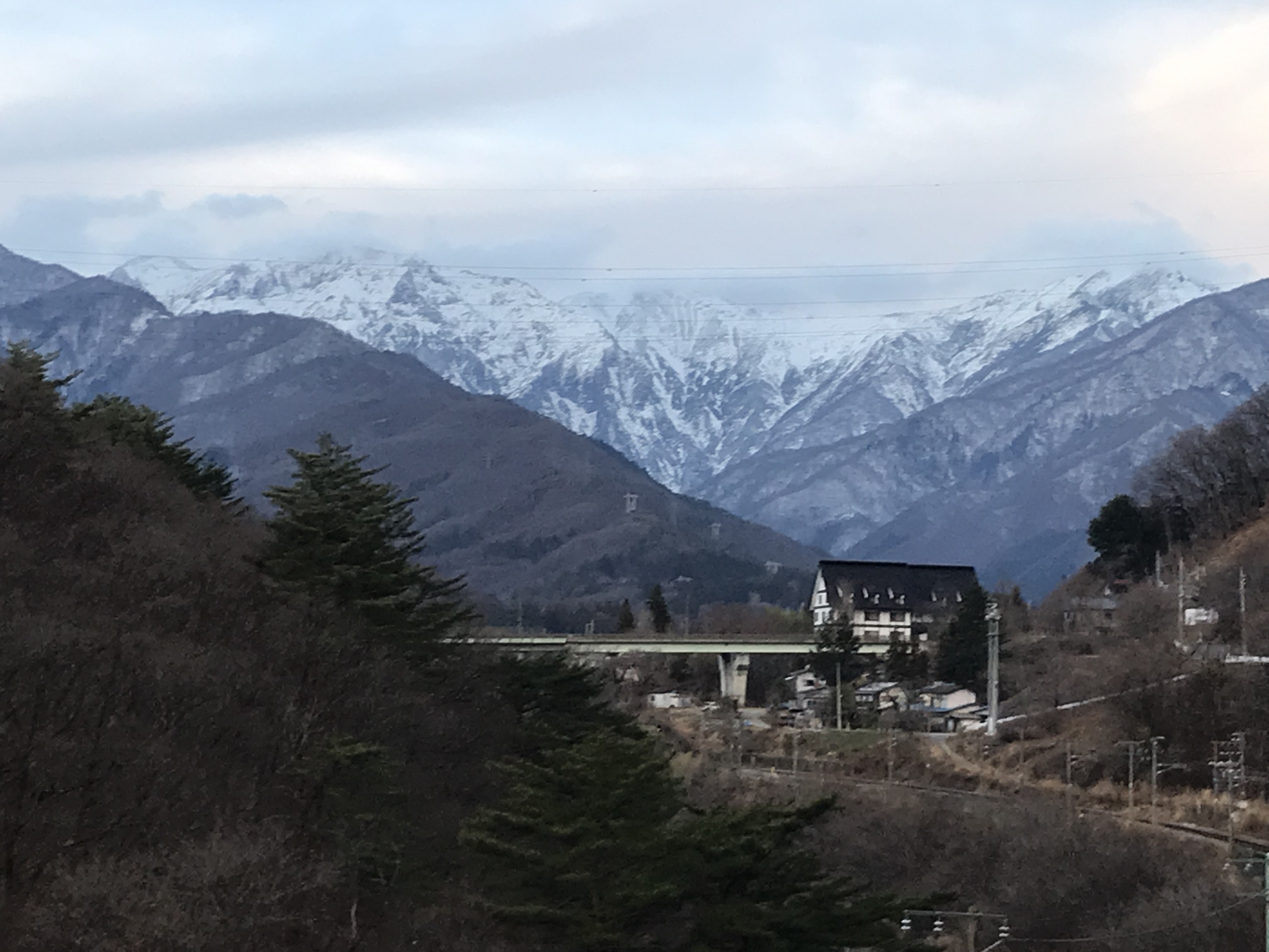 雪が降る町